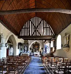 La nef de l'église Saint-Pierre.