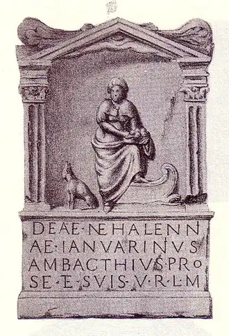Autel de Nehalennia à Dombourg (planche 7 no&nbsp;15a de L. J. F. Janssen, De Romeinsche Beelden en Gedenksteenen van Zeeland, Leyde, 1845).