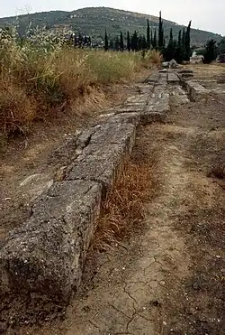 Vestiges de l'autel de Zeus de Némée.