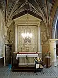 Chevet et autel de la Vierge Marie.