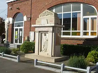 Le monument aux morts.