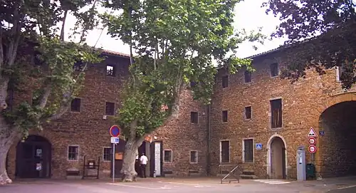 Les dépendances du château d'Ombreval.