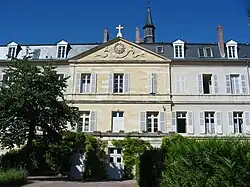 Le bâtiment principal.