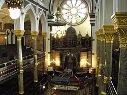 Intérieur de la Nouvelle synagogue de West-End à Londres.