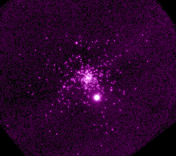 NGC 6752 en lumière ultraviolette par le télescope UIT (Ultraviolet Imaging Telescope).