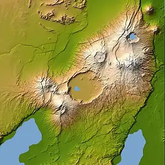 Carte topographique du massif du Ngorongoro ; le Sadiman se trouve à l'ouest de la grande caldeira du Ngorongoro et à l'est du mont Lemagrut.