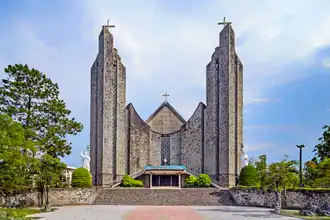 La cathédrale de Phủ Cam&nbsp;(en) en 2019.