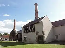 La faïencerie de Niderviller avec ses fours-bouteilles.