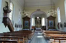 Vue intérieure de la nefvers le chœur.