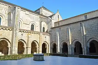 Abbaye romane de Nieul-sur-l'Autise.