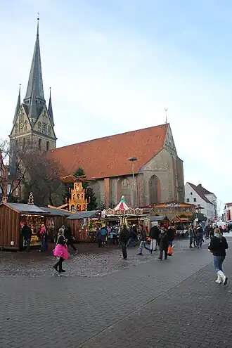 St. Nicolas dans le Südermarkt avec marché de Noël.