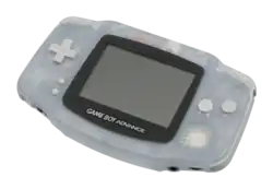 Console Game Boy Advance blanche légèrement transparente.