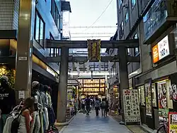 Porte d'entrée du Nishiki Tenman-gū.