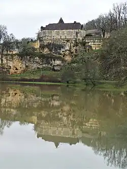 Le château d'Aucors lors d'une crue de la Nizonne.