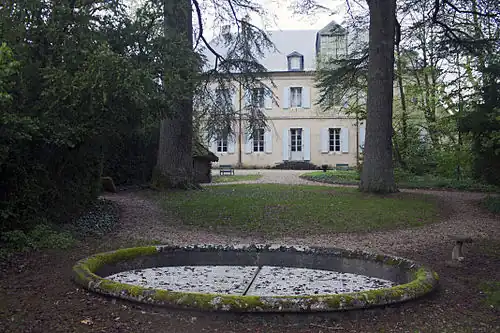 Le parc aujourd'hui sur la façade Sud du château de Nohant avec les deux cèdres plantés à la naissance de Maurice et Solange.