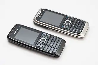 Nokia E51, un téléphone en forme de barre typique.