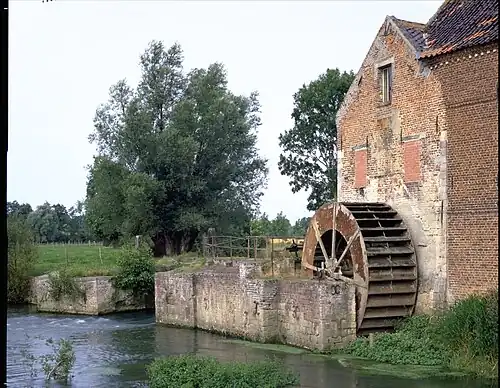Le moulin à eau.