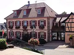 Mairie, ancien presbytère (XIXe).