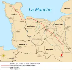 Carte montrant les principales voies romaines en gris (dont le chemin Haussé en rouge) chez les Unelles, les Bajocasses, les Abrincates, les Esuviens et les Lexoviens