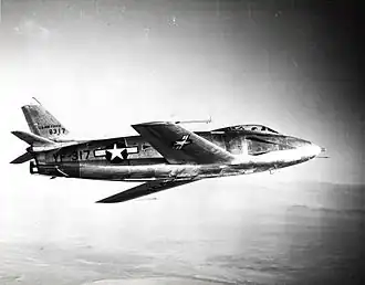 Le premier YF-93 en vol.