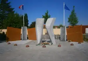 Le nouveau monument aux morts d'Isbergues en 2018.