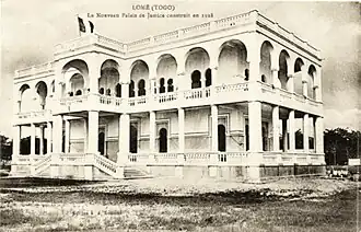 Palais de justice colonial à Lomé.