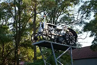 tracteur mémorial, classé à Novohordka,