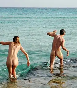 Baignade naturiste.
