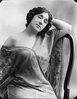 vTina Di Lorenzo, photographiée par Mario Nunes Vais vers 1910.