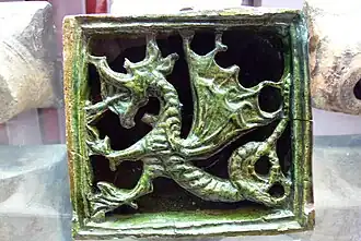 XVe&nbsp;siècle - Carreau de poêle avec dragon. Oberhausmuseum