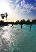 La piscine à vagues
