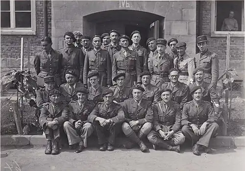 Oflag VI-A juillet 1941. H. Lamaison assis, 2e rang, 3e à partir de la gauche.