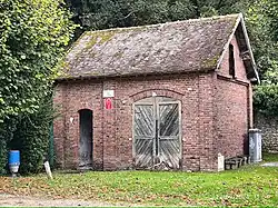Remise à incendie.
