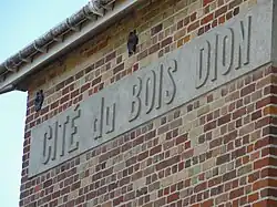 « Cité du Bois Dion » et monogrammes MO (Mines d'Ostricourt).