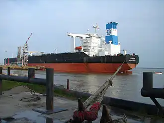 Le pétrolier&nbsp;Algarve&nbsp;amarré à Donges.