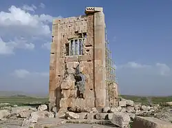 Zendan-i Sulaiman, la « prison de Salomon », tour faisant partie d'un espace rituel.