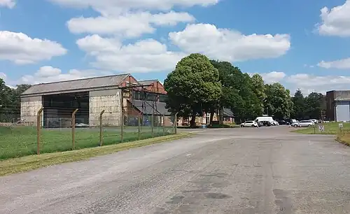 Le vieil Hangar 137, siège de la Bicester Aerodrome Company, abrite les avions des pilotes locaux.