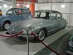 De nombreux ingénieurs IDN ont fait partie de l'équipe de conception de la Citroën DS vers 1950.