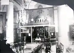 Intérieur de la synagogue Kal di Aragon à Bitola dans l'Entre-Deux-guerres