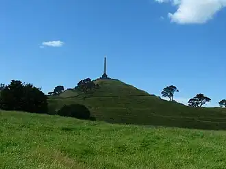 Vue de Maungakiekie/One Tree Hill après l'abattage de l'arbre.