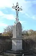 Une croix.