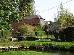 Orbec, ancien moulin à blé dit le « Petit Moulin » daté du XIXe&nbsp;siècle, acquis par la ville en 1882 pour y installer son service des eaux.