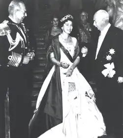 La reine Frederika portant la version moderne du diadème d'émeraudes (1954).