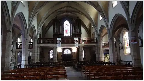 Église paroissiale Saint-Pierre : vue intérieure (les orgues).