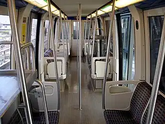 Intérieur d'une rame VAL 206non rénovée.