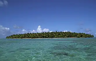 Vue d'Oroluk depuis l'océan Pacifique.