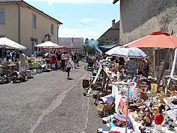 Premier vide grenier en juin 2008, centre du village.