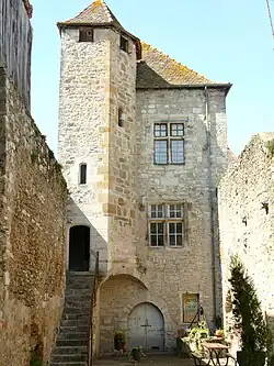 Vue sur le vieil hôtel de la Lune à Orthez.