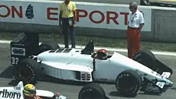 Photo d'Oscar Larrauri au volant de l'Eurobrun ER188, au Grand Prix du Canada 1988
