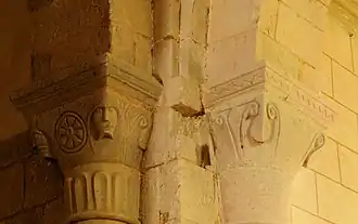 Chapiteaux à la croisée du transept.